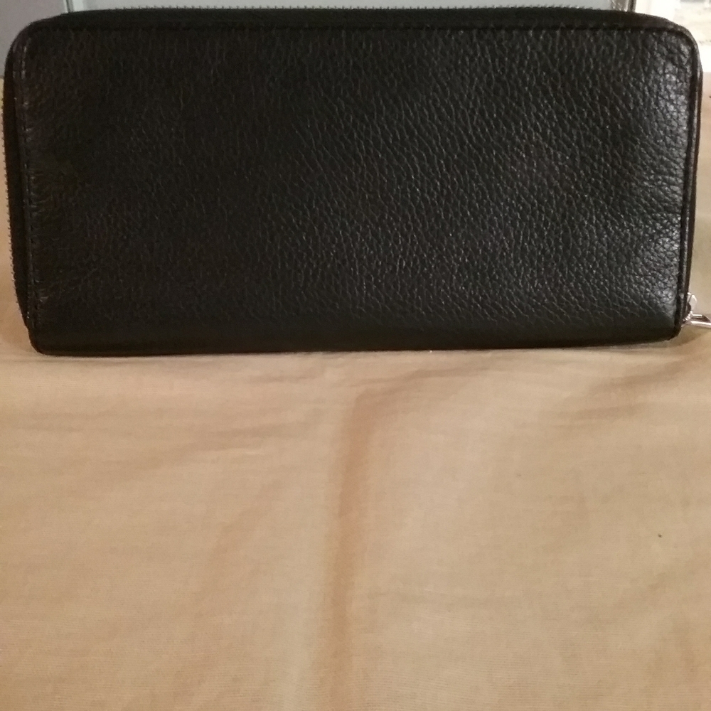 Michael Kors Zippy Wallet - Picture 5 of 5